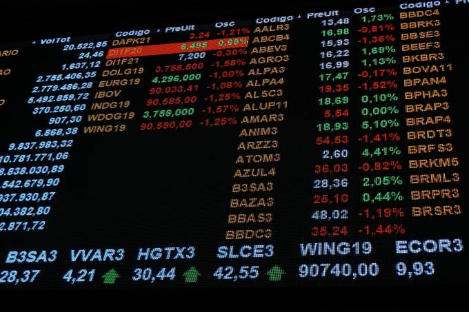 RAPT4, B3SA3 e SUZB3 entram na carteira de agosto da Ágora