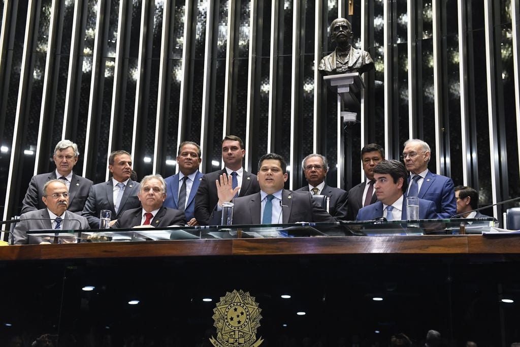 Senado aprova PEC Paralela da Previdência em primeiro turno