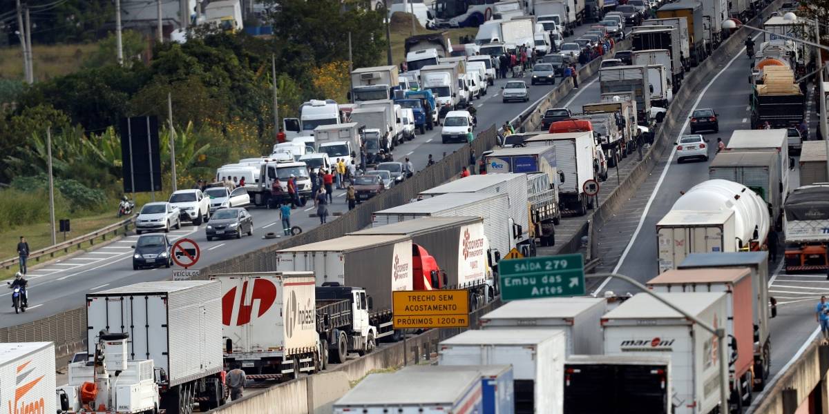 Governo planeja novo imposto e deve taxar saques e depósitos em 0,4%