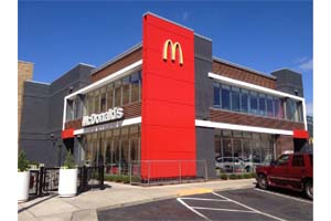 McDonald’s demite CEO por namorar funcionária e ações da empresa caem