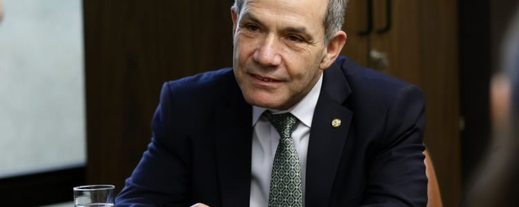 Deputado do PSL propõe que universidades públicas cobrem mensalidades