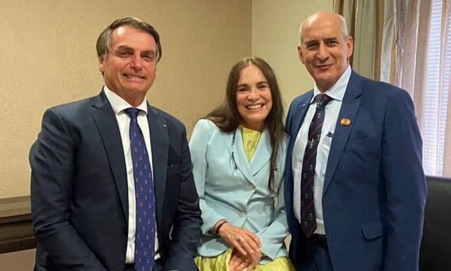 Regina Duarte não se subordinará a ministério, caso aceite a Cultura