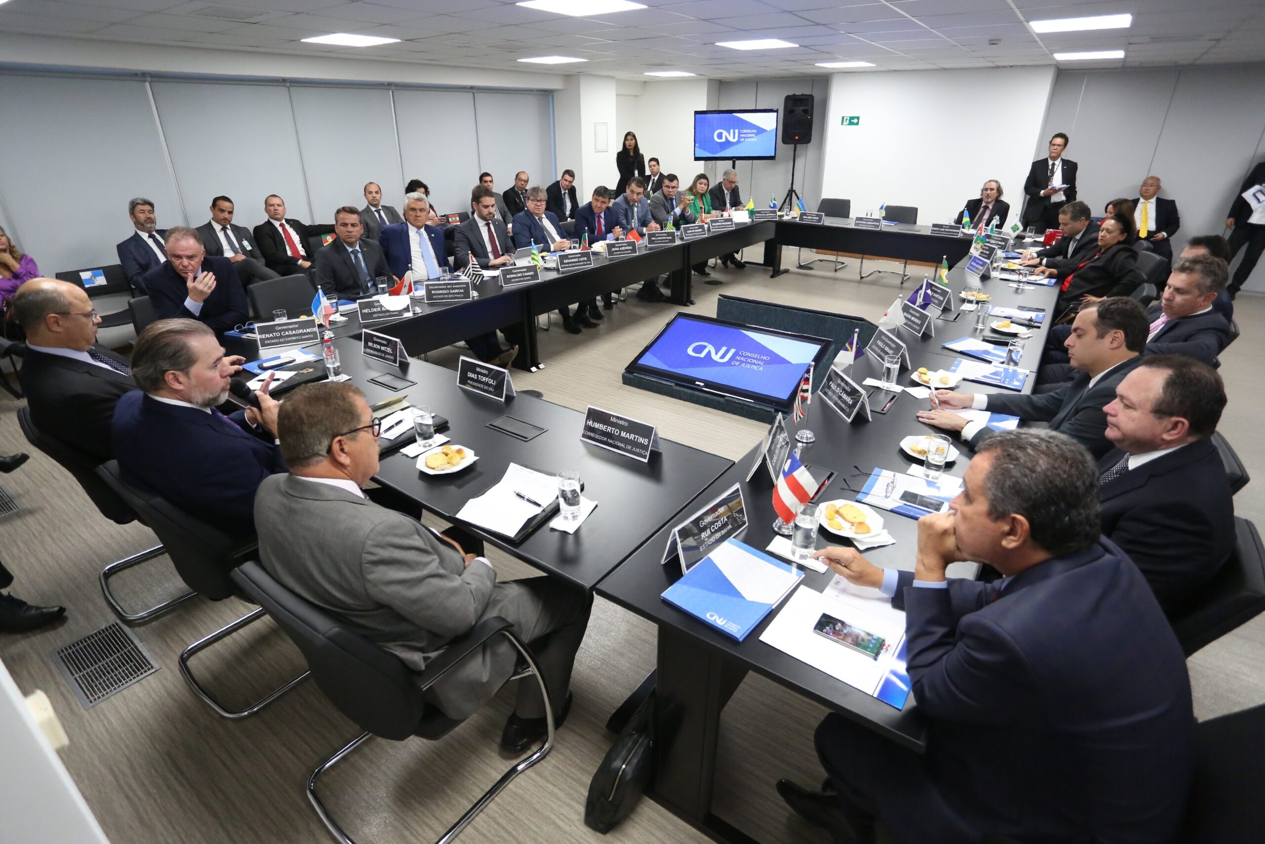 Encontro entre governadores discute royalties do petróleo