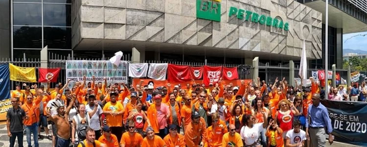 Petroleiros dizem que irão recorrer de decisão do TST e manterão greve