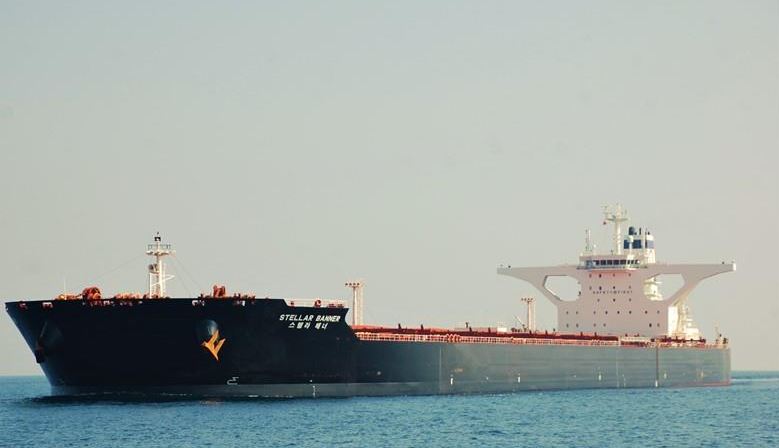 Navio que leva minério de ferro da Vale (VALE3) tem dois vazamentos, diz Marinha