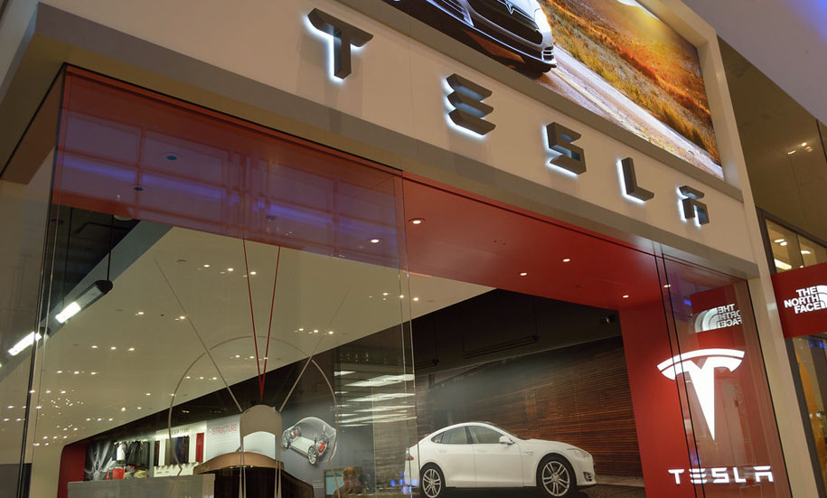 Tesla atrai novos traders com oscilação de ações