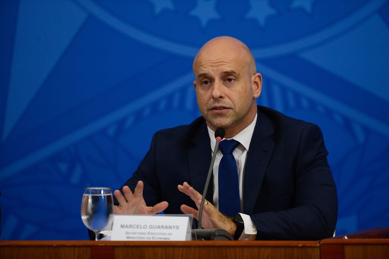 Austeridade e reformas estão suspensas, diz secretário de Guedes