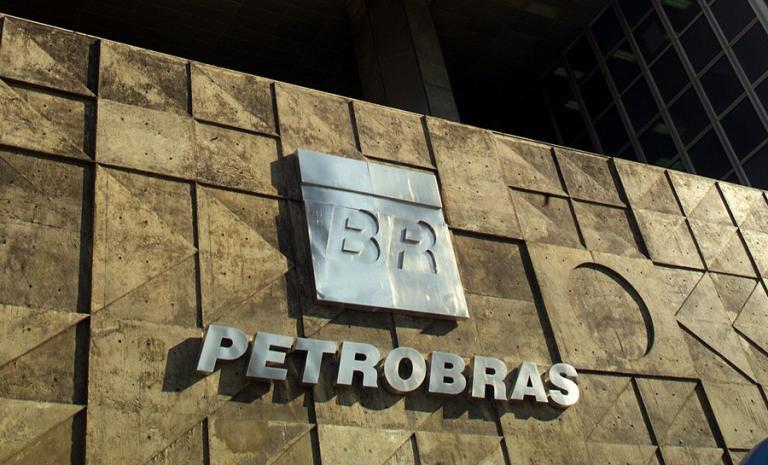 Petrobras (PETR3 PETR4) diz que Mubadala fez melhor proposta por refinaria