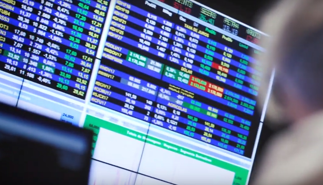 Ibovespa futuro abre em queda, descolado de Nova York