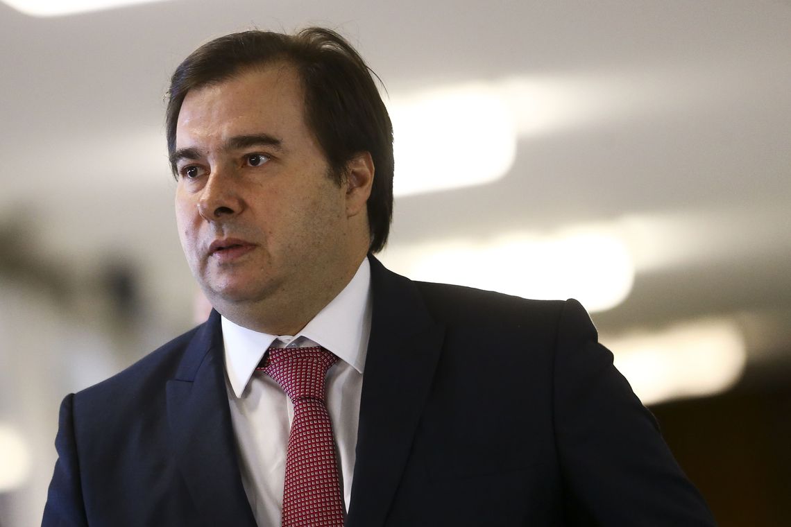 Não vamos avançar no teto de gastos de jeito nenhum, afirma Rodrigo Maia