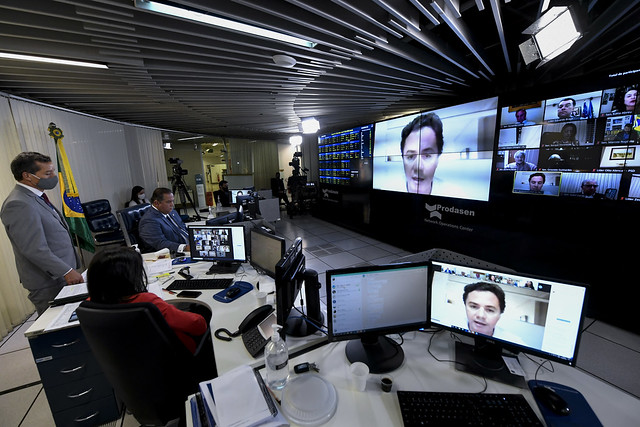 Senado limita em 30% juros de cartão e cheque especial