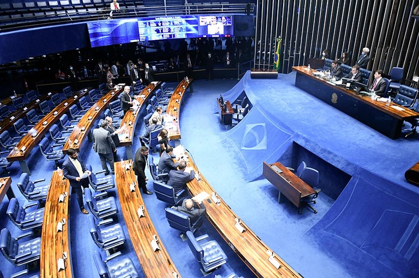 PEC dos Combustíveis é aprovada no Senado com inclusão de benefícios sociais