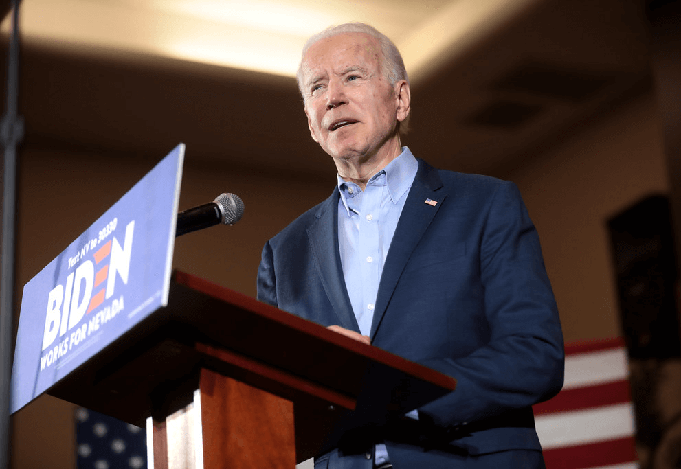 Biden se defende de críticas por atrasos na agenda