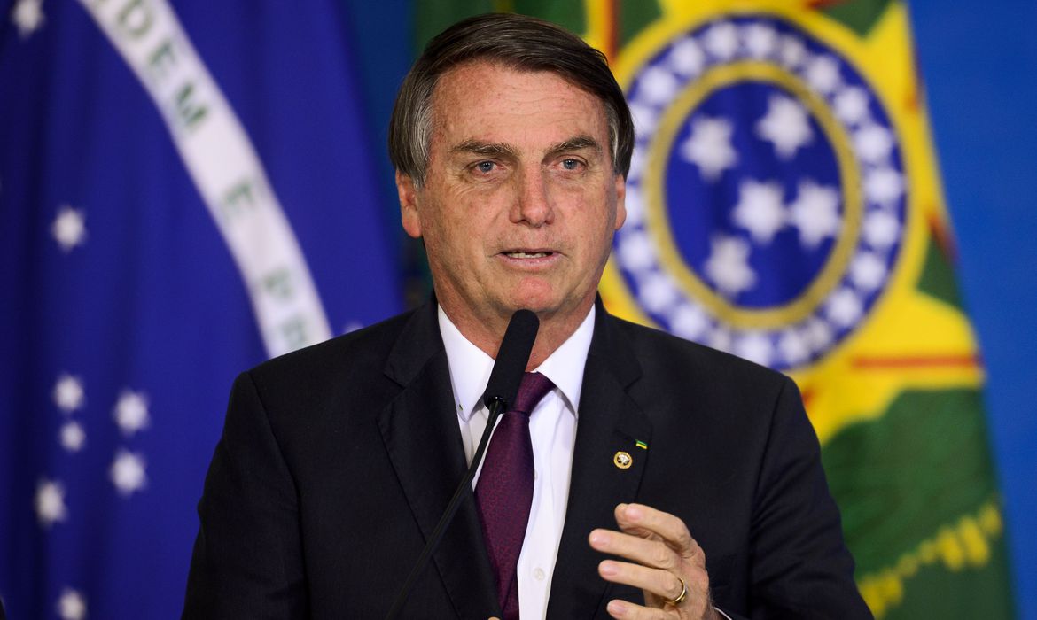 Bolsonaro quer enviar reformas administrativa e tributária juntas ao Congresso