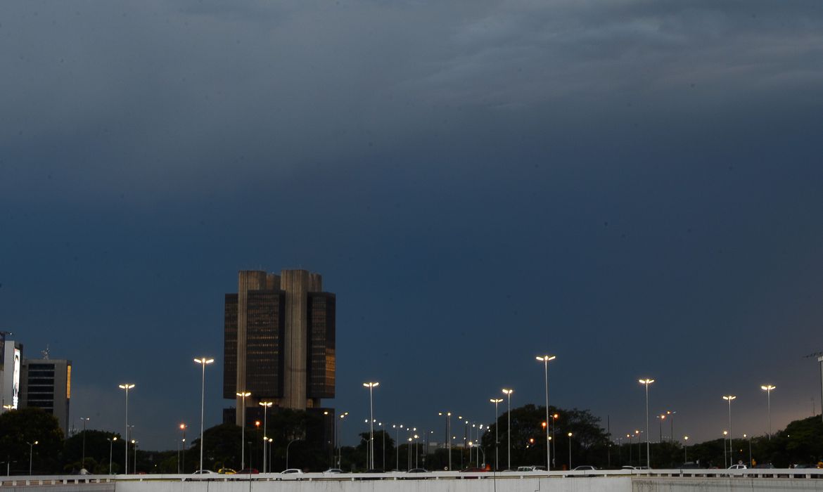 Copom reafirma em ata que deve reduzir ritmo de ajuste da Selic