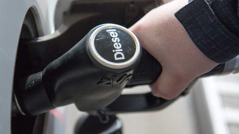 Falta de diesel no 2º semestre preocupa setor, diz Abicom