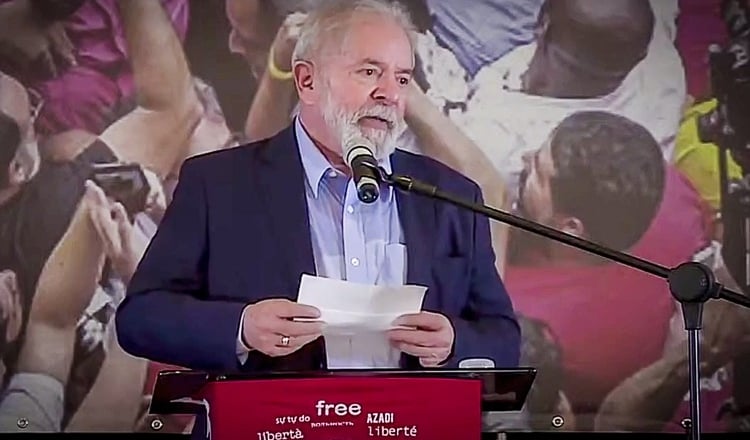Lula deixa candidatura em 2022 para depois, mas não descarta disputa