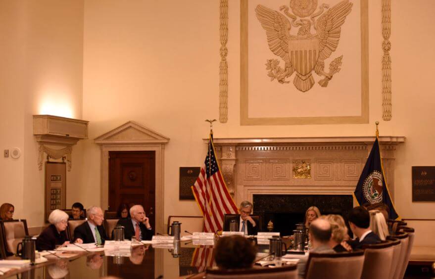 Livro Bege: atividade econômica dos EUA cresce de forma moderada desde fevereiro