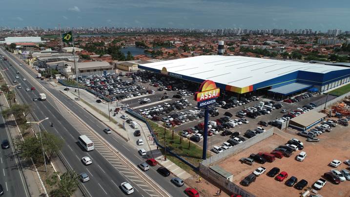 Assaí (ASAI3) assina contrato de venda de 5 imóveis por R$ 364 mi