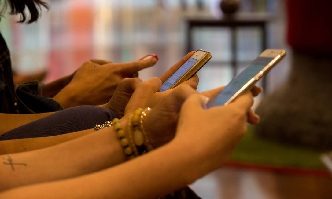 Serviços têm queda de 0,2% em fevereiro, puxada por telecomunicações