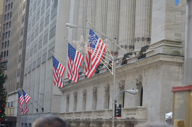 Confiança do consumidor nos EUA tem maior nível desde março de 2020