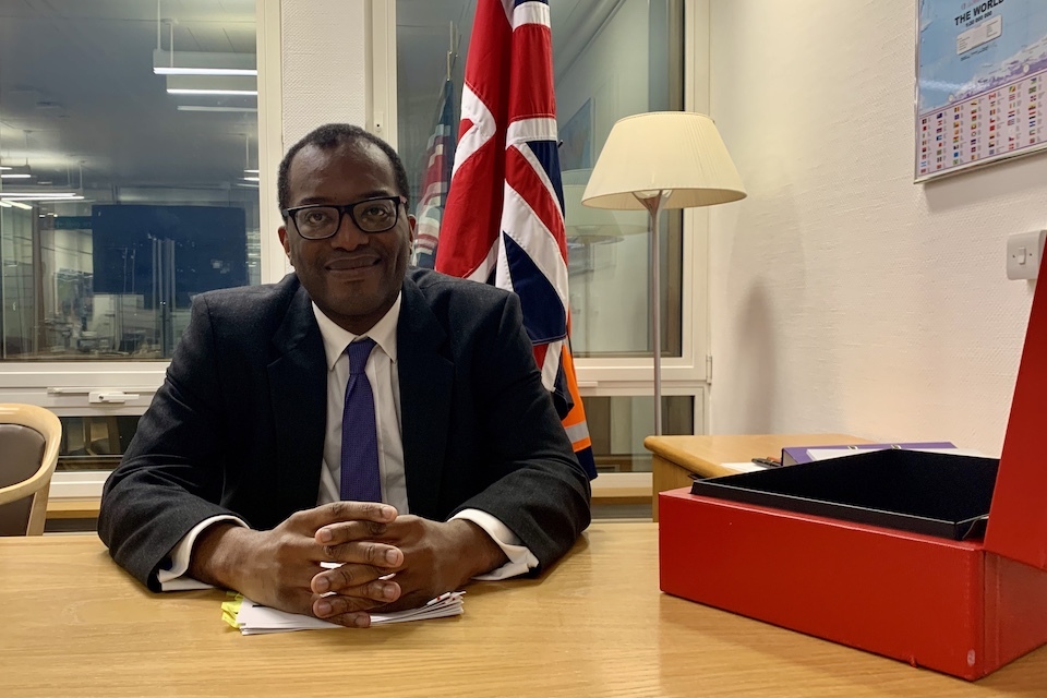 Ministro de Finanças do Reino Unido, Kwasi Kwarteng é demitido; substituto já foi anunciado