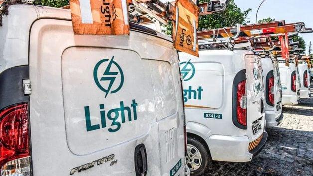 Imagem mostra alguns carros da Light.