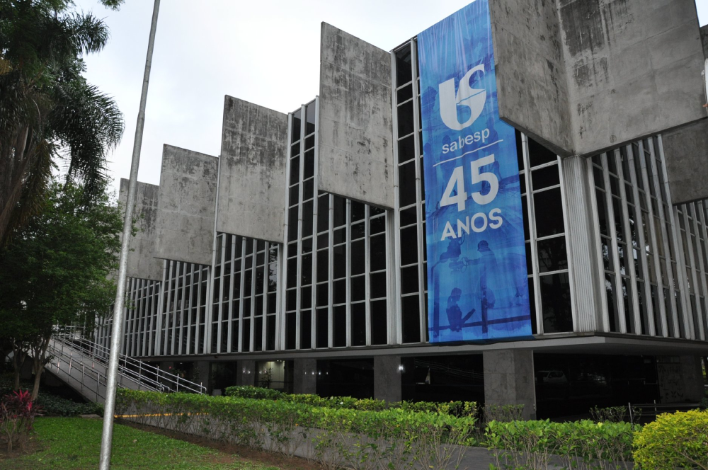 Oposição a Tarcísio usa apagão para tentar barrar privatização da Sabesp (SBSP3)