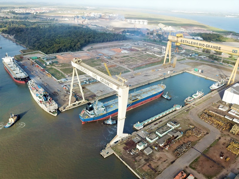 Lula se pauta em plano de investimentos da Petrobras (PETR4) para retomar indústria naval