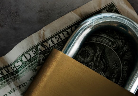 Reserva de emergência em dólar é possível? Conheça fundos de renda fixa com alta liquidez