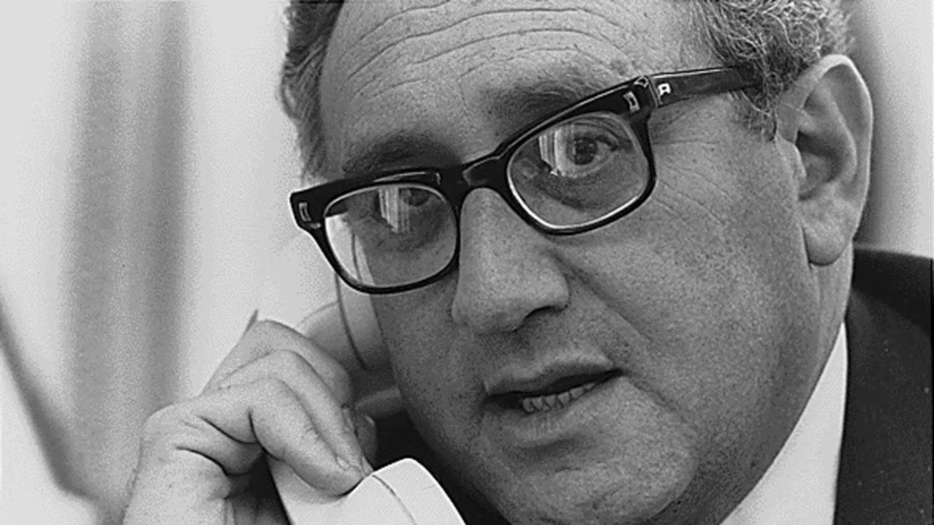 Diplomata Henry Kissinger morre aos 100 anos