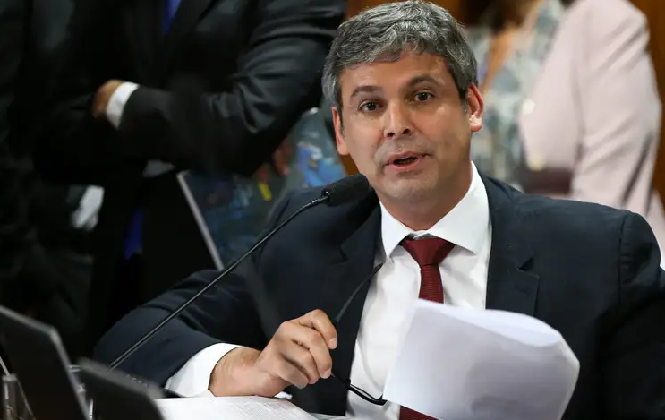 Mudança na meta fiscal: Lindbergh Farias propõe déficit de 0,75% e de 1%