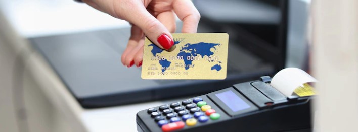 Compras internacionais mais baratas: IOF cai para 4,38% e vai acabar; entenda