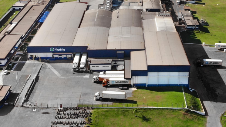 Marfrig (MRFG3) reverte prejuízo e tem lucro de R$ 12 milhões no 4TRI23