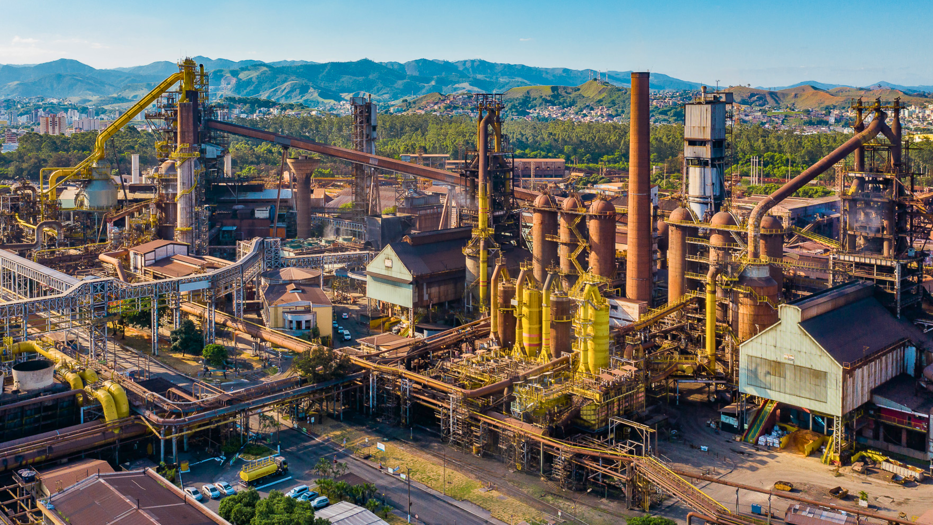 Usiminas (USIM5) reverte lucro em prejuízo de R$ 100 mi no 2TRI24