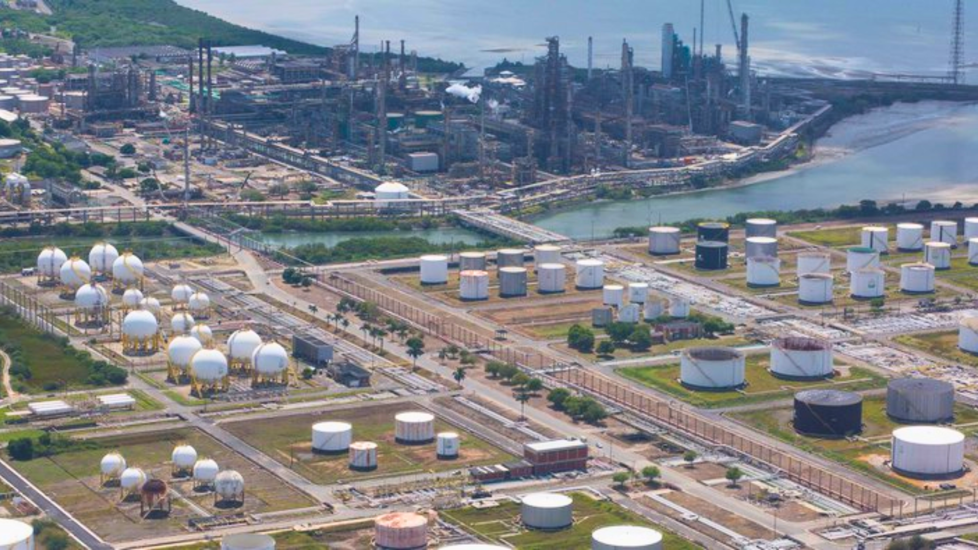 Petrobras (PETR4) está próxima de recomprar refinaria de Mataripe por US$ 1,65 bi