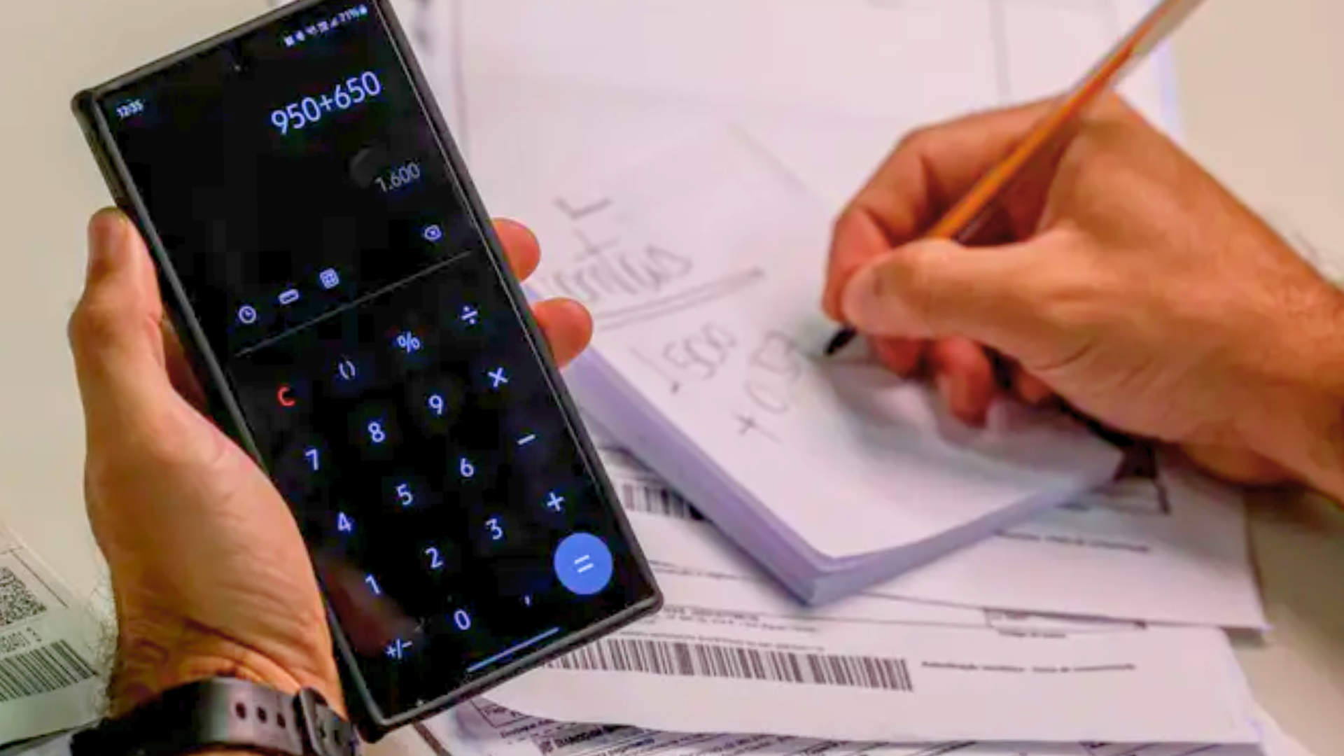 Homem calculando
