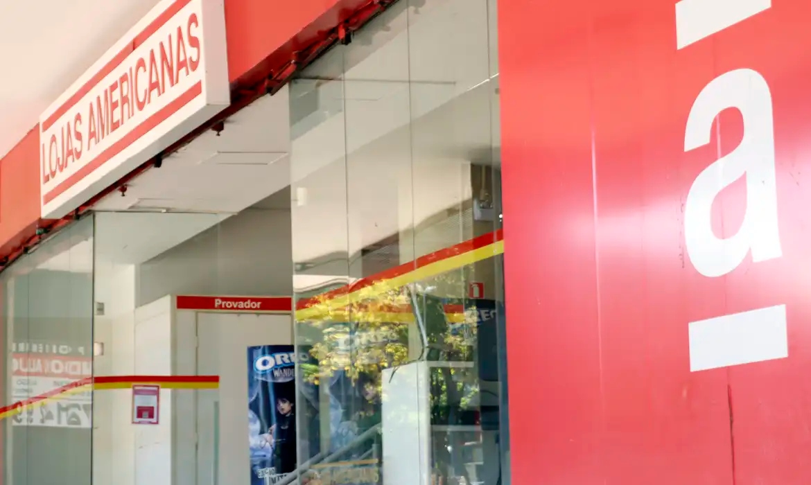 Americanas (AMER3) cai para R$ 0,07 e companhia prepara grupamento