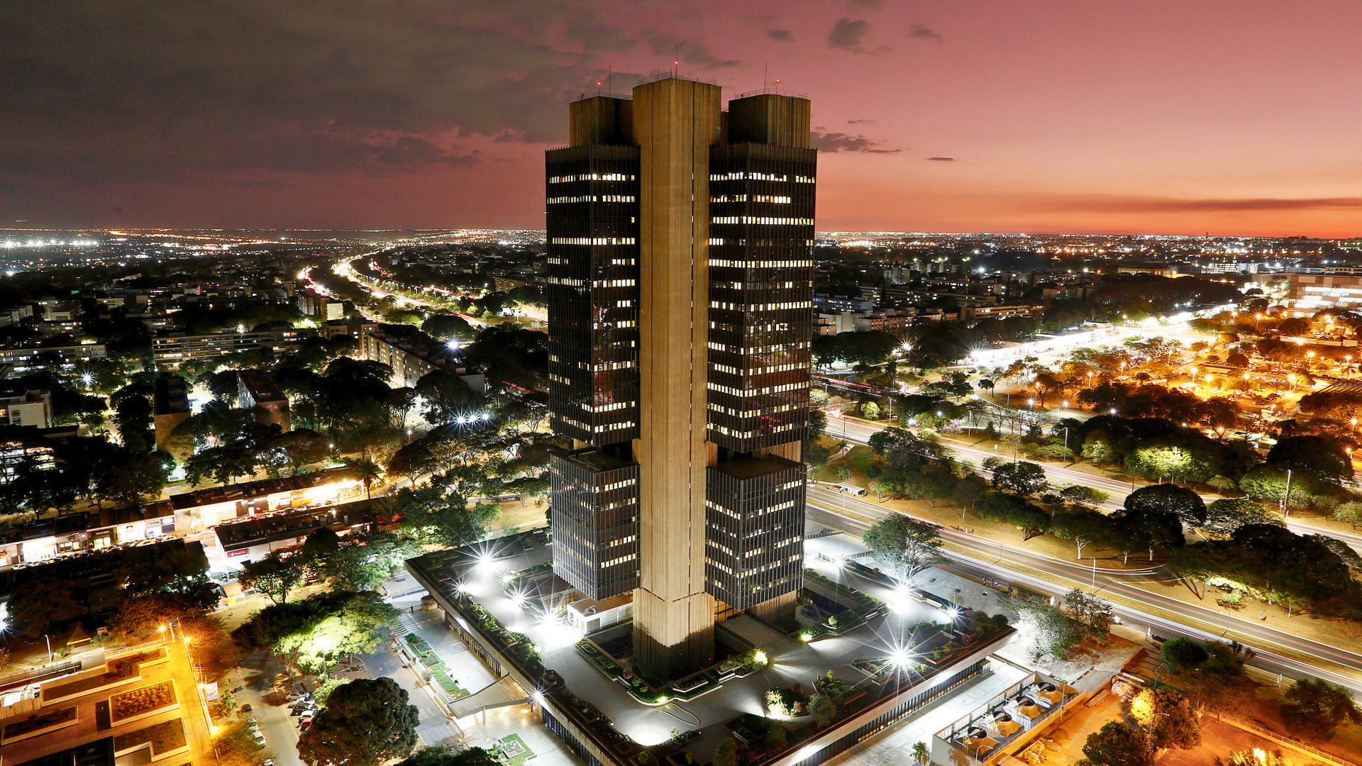 Boletim Focus eleva projeção da Selic para 12% em 2024 e 13,50% em 2025