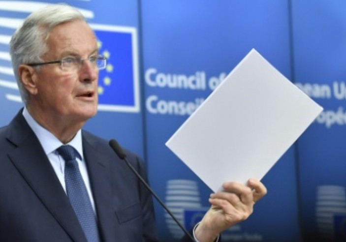 Primeiro-ministro da França apresenta renúncia após moção de censura