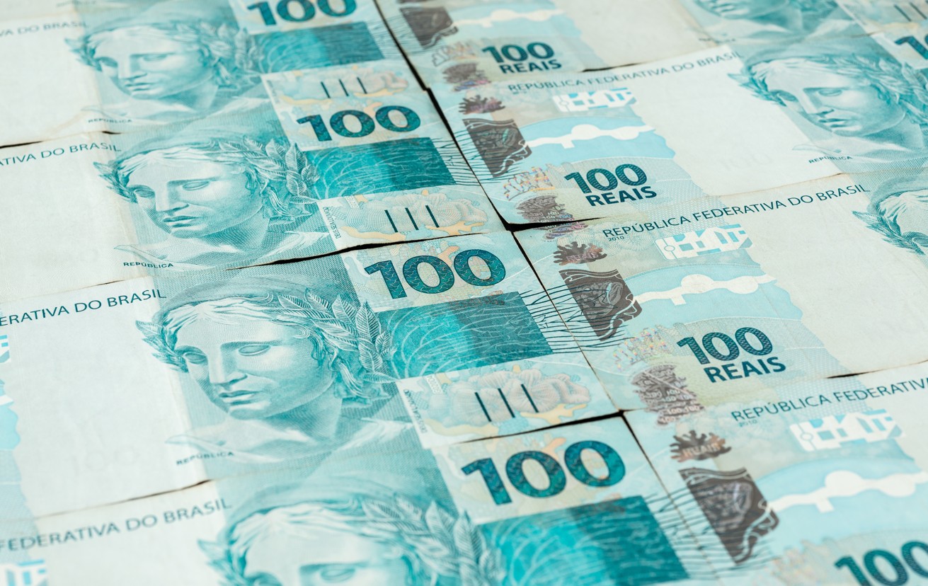 Quanto rendem R$ 100 mil com Selic a 13,25%?