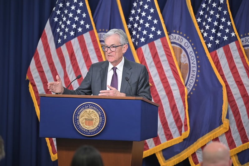 Fomc decide manter a taxa de juros dos EUA inalterada