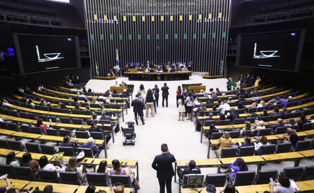 Governo propõe mudanças no Orçamento, com corte de R$ 7,7 bi no Bolsa Família