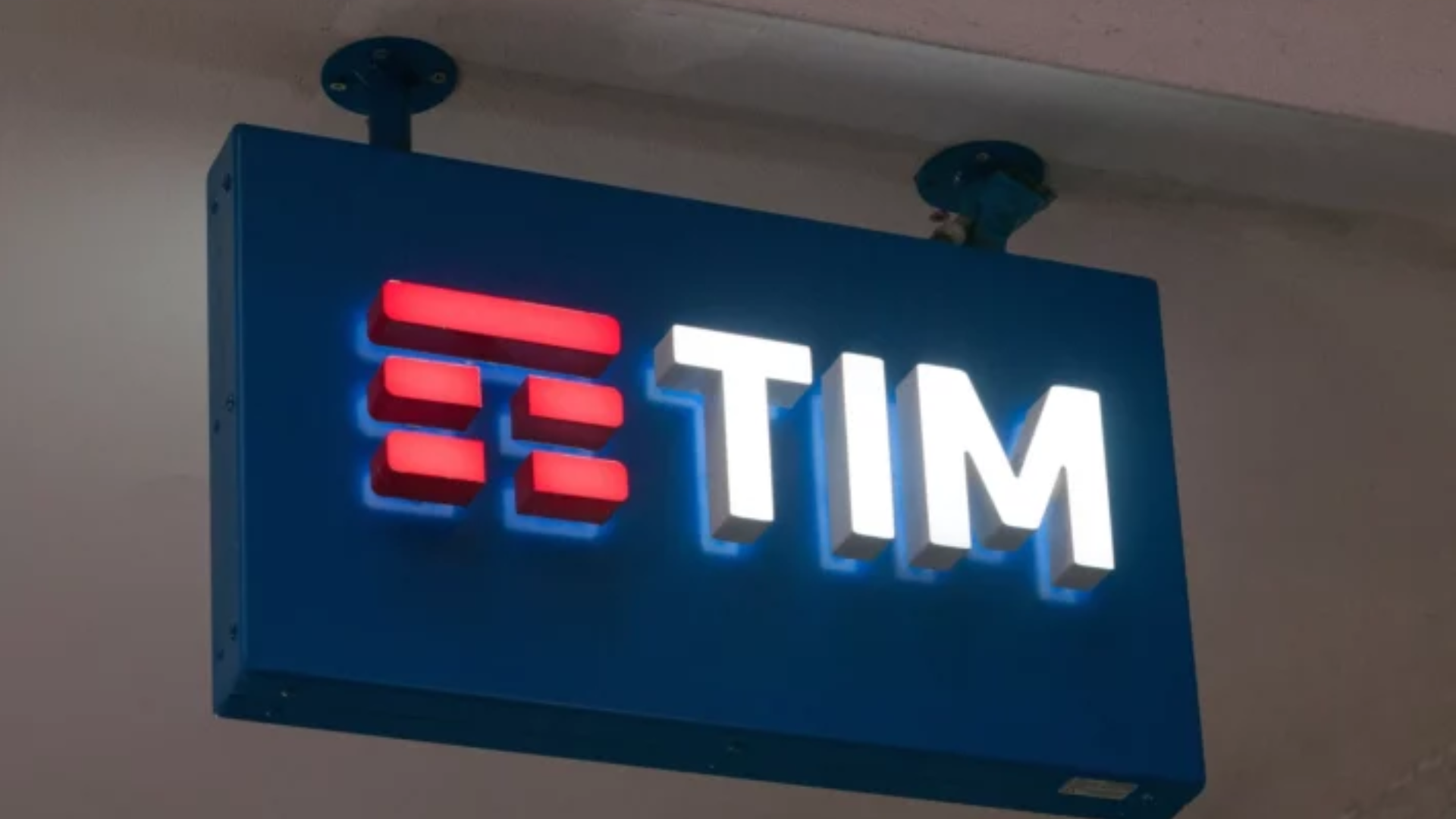 TIM (TIMS3) libera R$ 490 mi JCP; veja as datas para receber os proventos