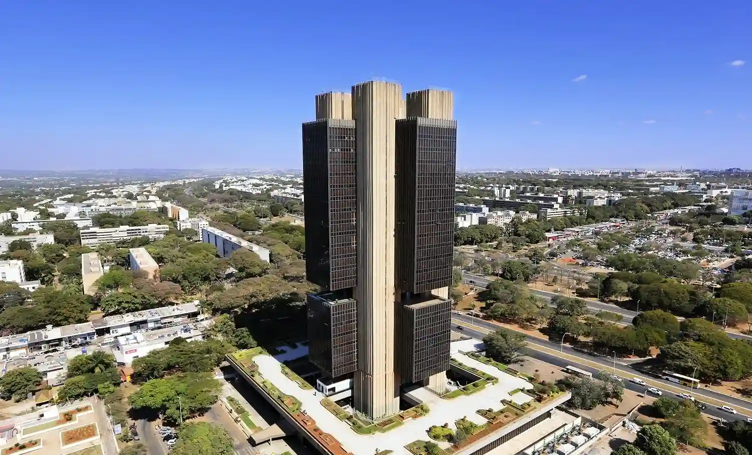 Ata do Copom reforça juros altos por tempo prolongado