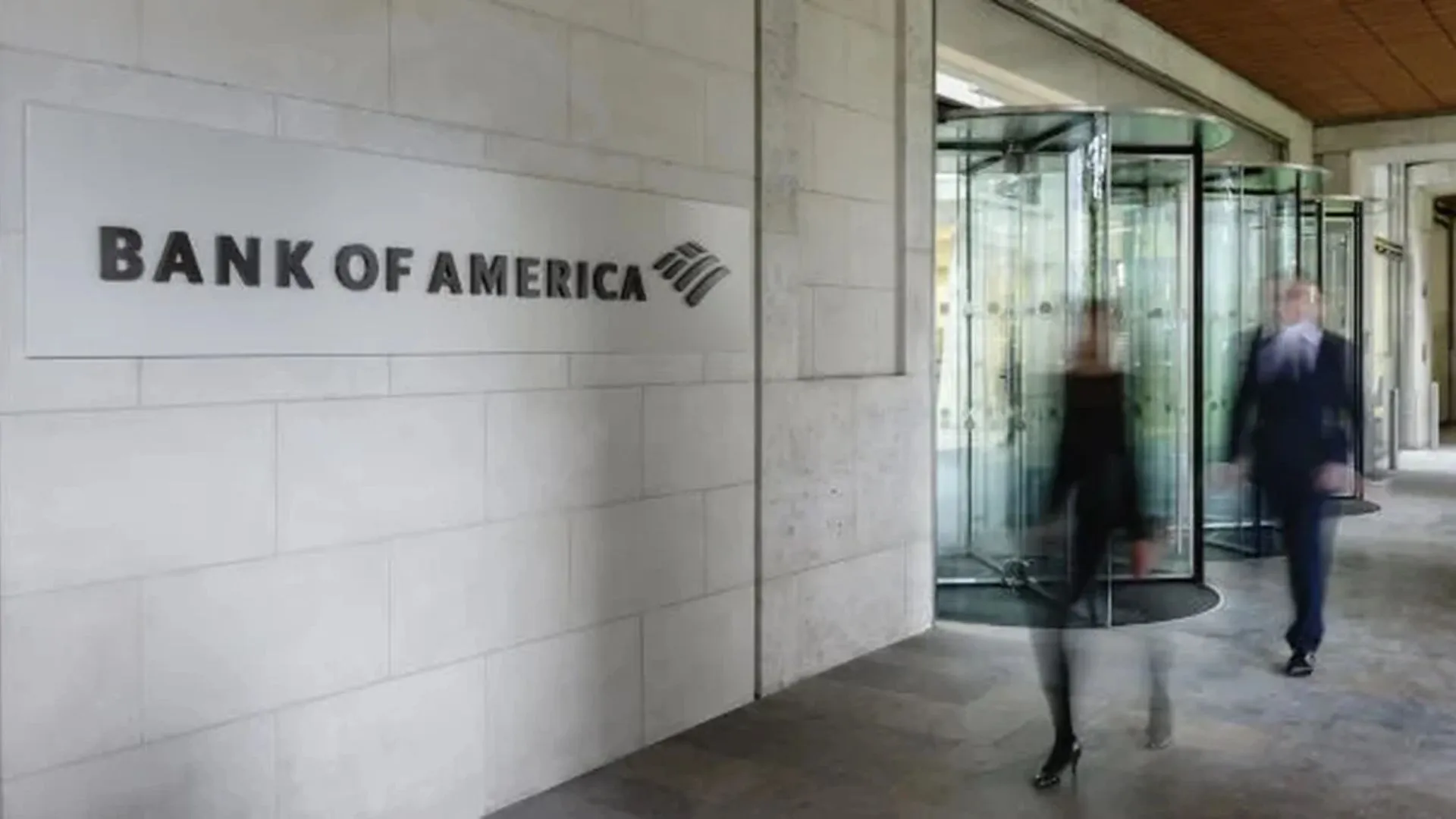 Fachada do Bank of America: resultados do 1T25 superam projeções com alta no trading e receita de juros.