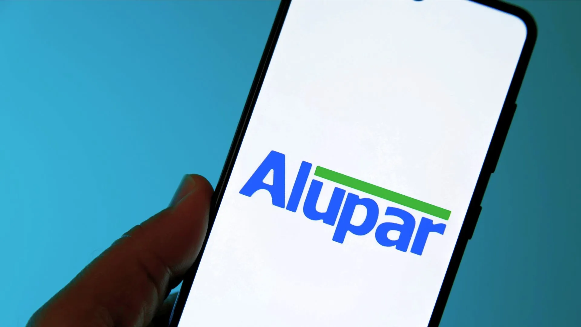 Logotipo da Alupar em tela de celular, representando os dividendos
