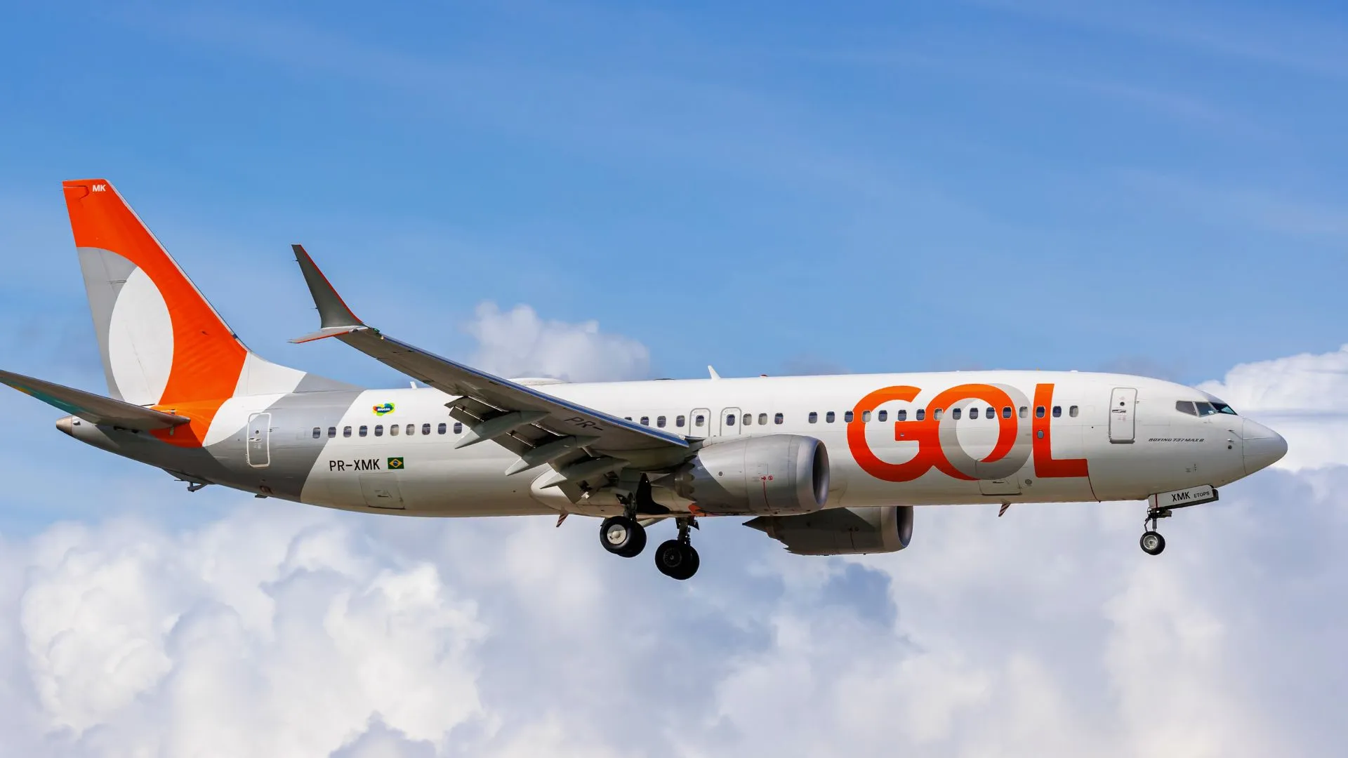 Avião da GOL em voo, simbolizando a saída da recuperação judicial