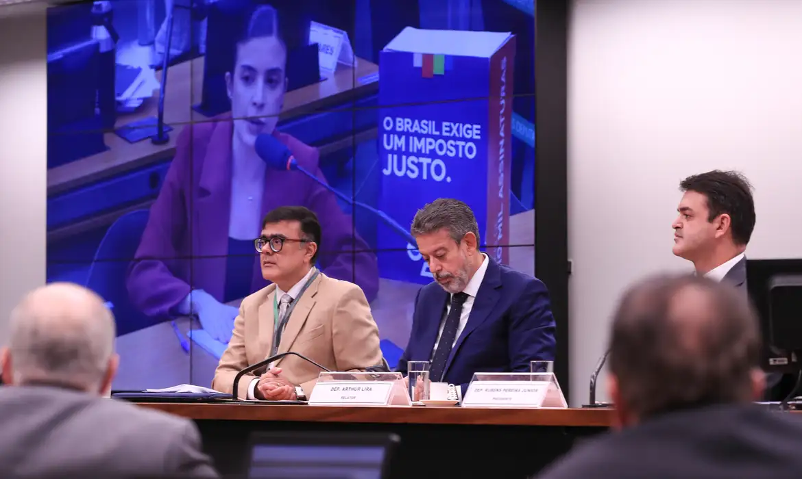 Projeto que amplia isenção de IR é aprovado por comissão especial da Câmara