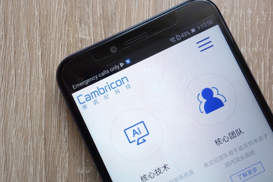 Cambricon: imagem de celular com aplicativo da empresa de IA
